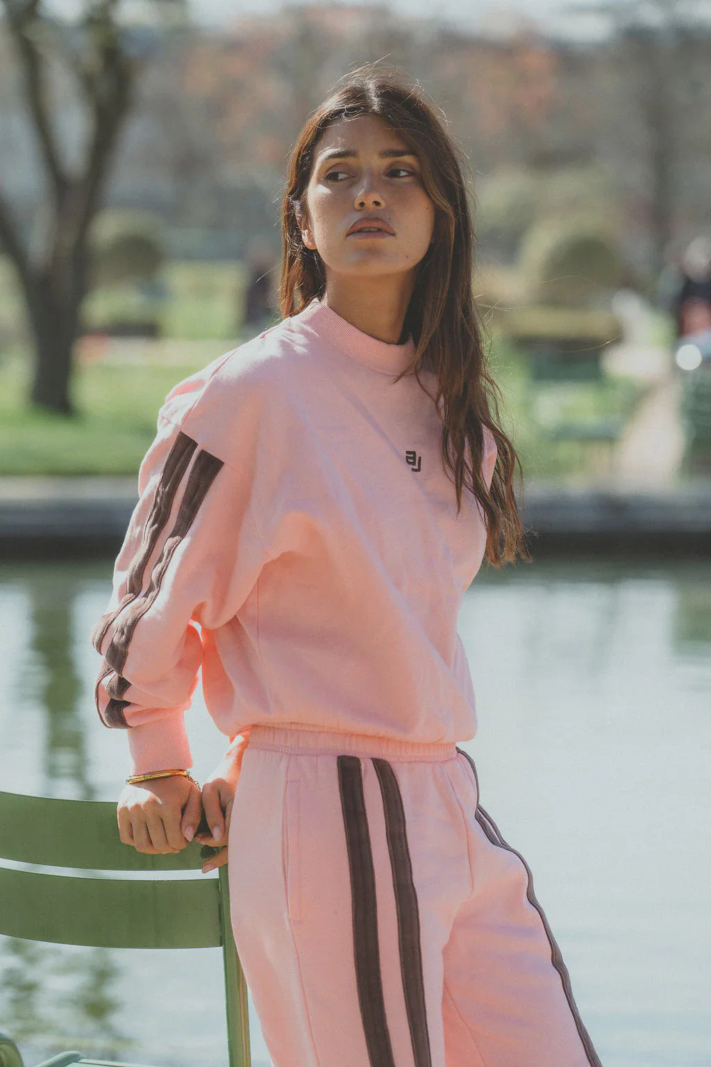 ARAMINTA JAMES Womens AJ Logo Sweatshirt in Rose Quartz