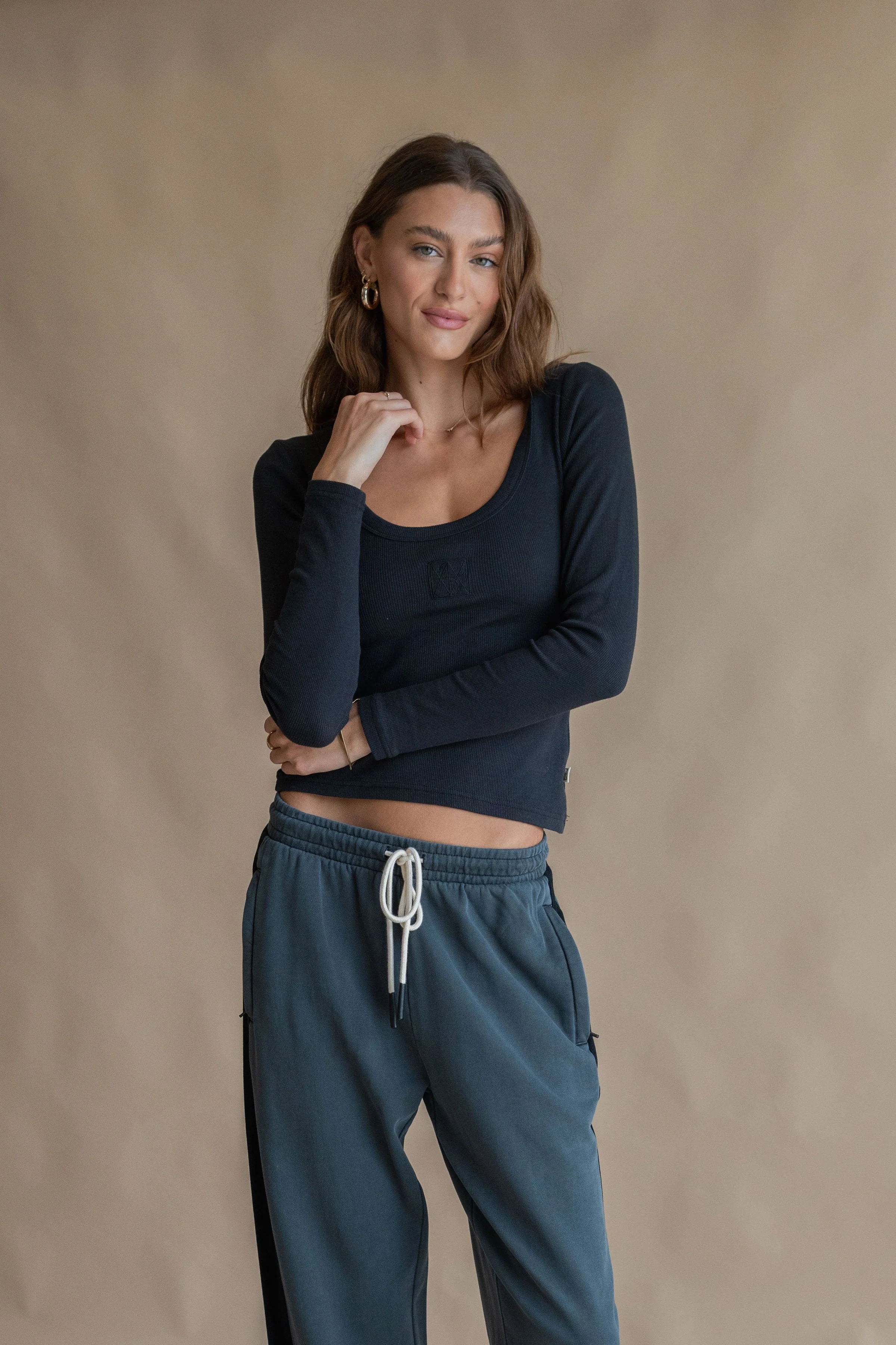 ARAMINTA JAMES Womens Monogram Long Sleeve Top Noir - Image 7