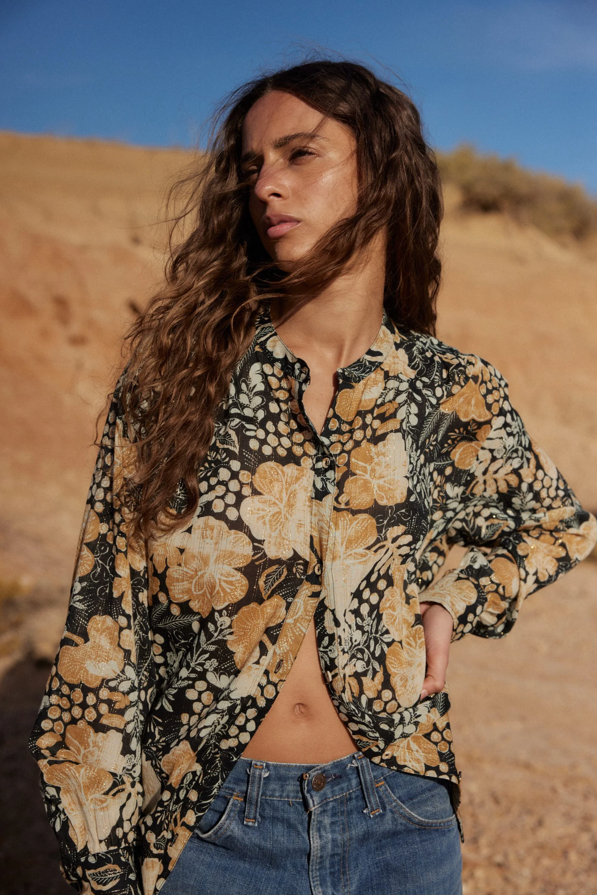 AUGUST THE LABEL Womens Julian Shirt - Charcoal - Image 10
