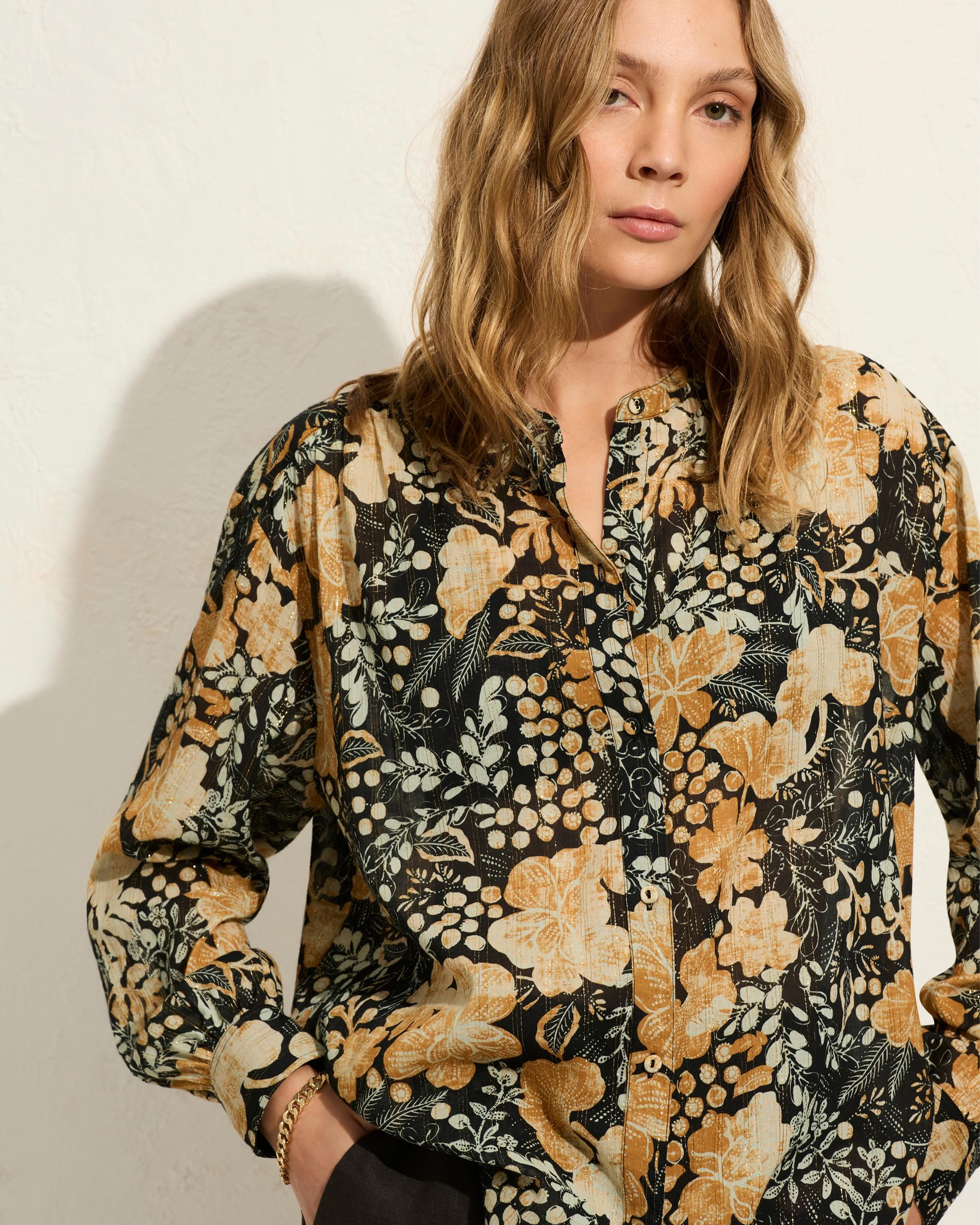 AUGUST THE LABEL Womens Julian Shirt - Charcoal - Image 5