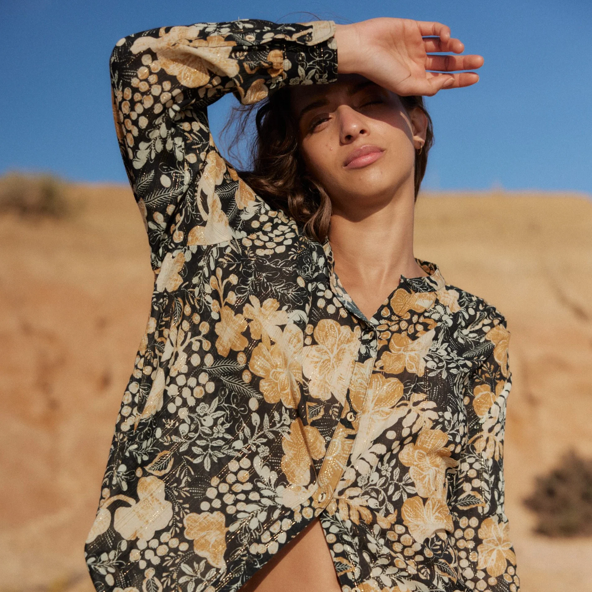AUGUST THE LABEL Womens Julian Shirt - Charcoal - Image 9