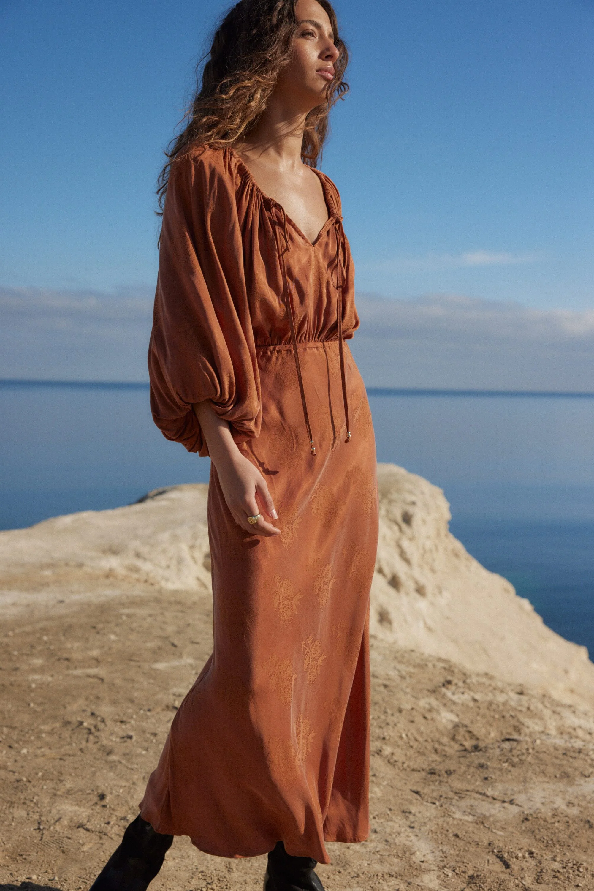 AUGUST THE LABEL Womens Zelda Midi Dress - Rust - Image 10
