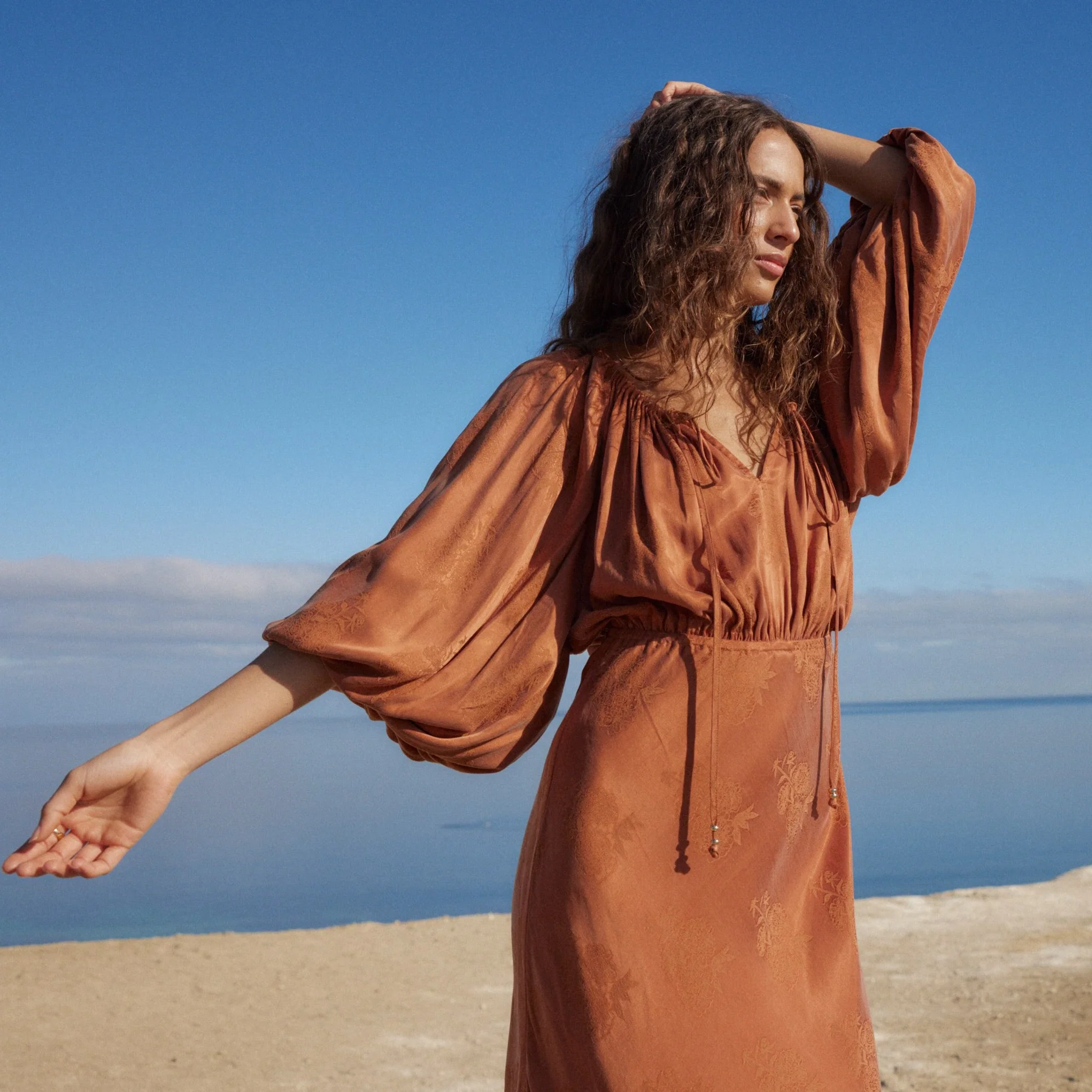 AUGUST THE LABEL Womens Zelda Midi Dress - Rust - Image 20