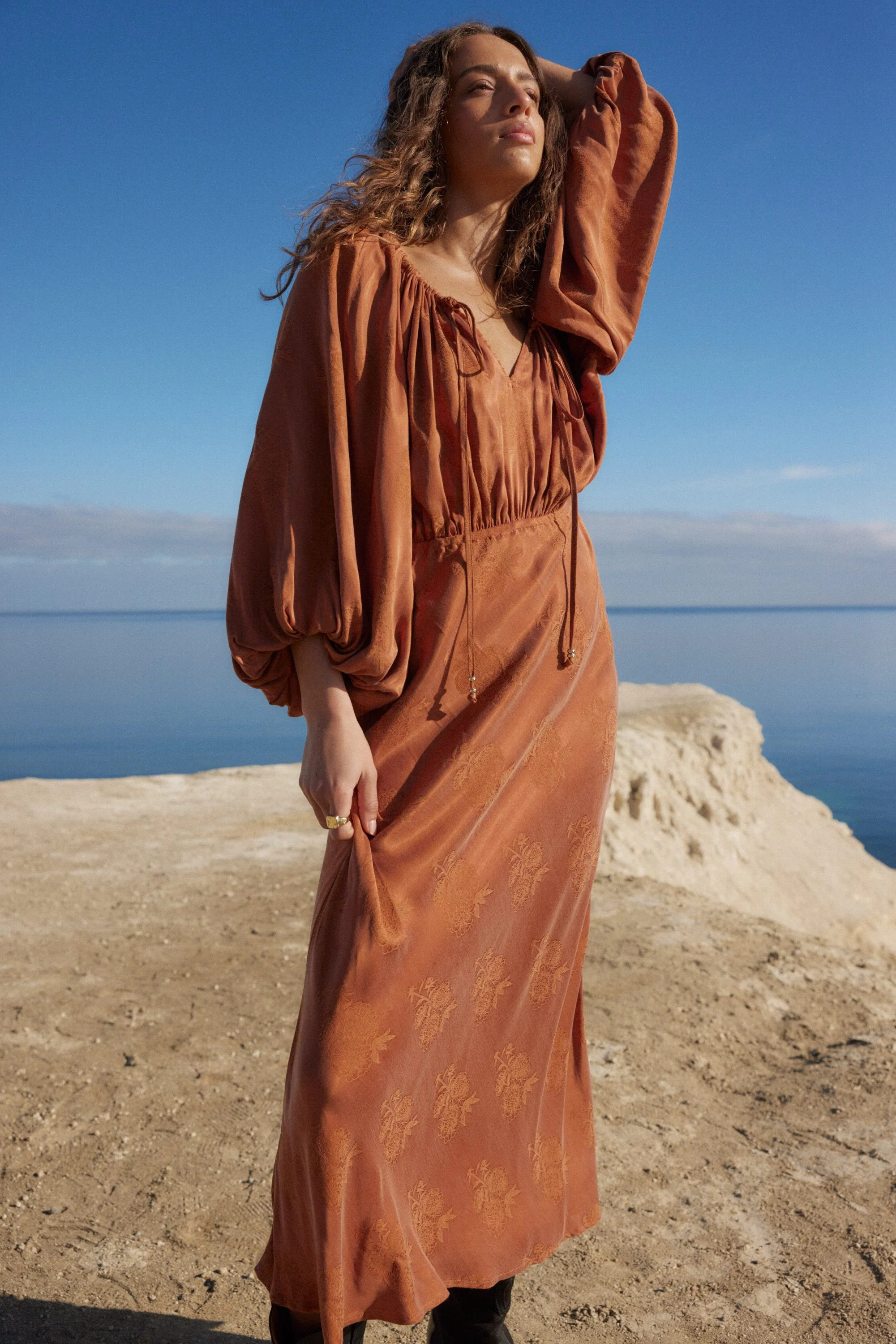 AUGUST THE LABEL Womens Zelda Midi Dress - Rust - Image 9