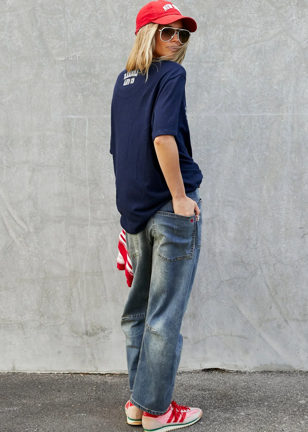 HAMMILL & CO Womens St Louis Tee in Navy - Image 4