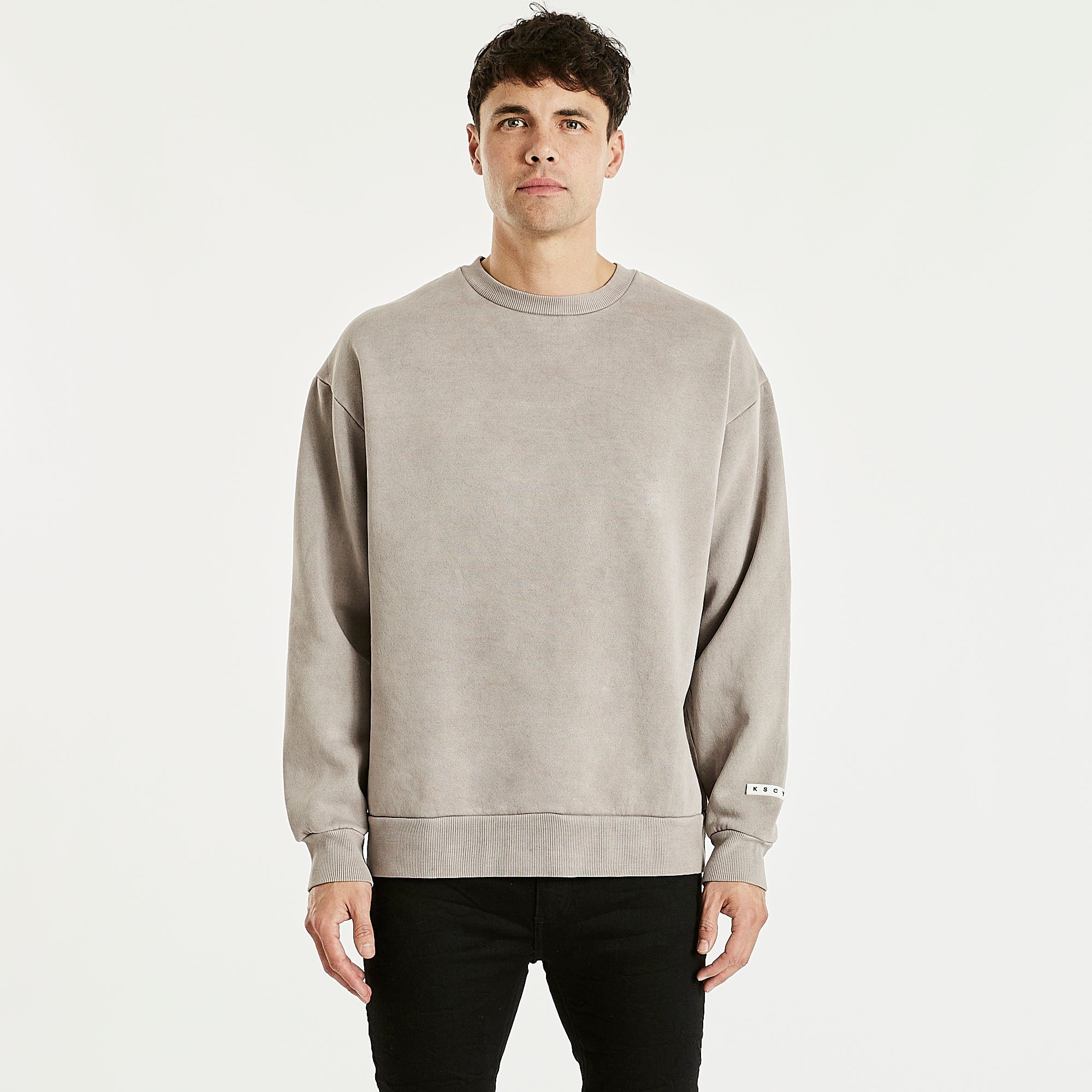 KISS CHACEY Mens Essentials Crew Neck Jumper - Pigment Gull - Image 2