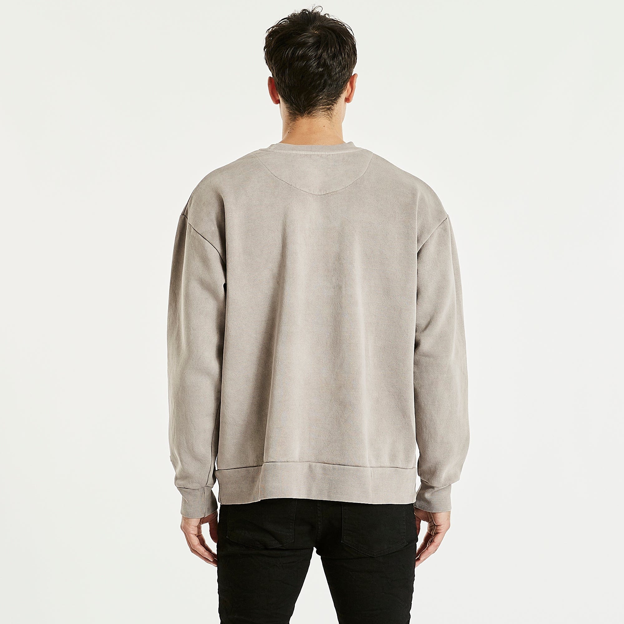 KISS CHACEY Mens Essentials Crew Neck Jumper - Pigment Gull - Image 3
