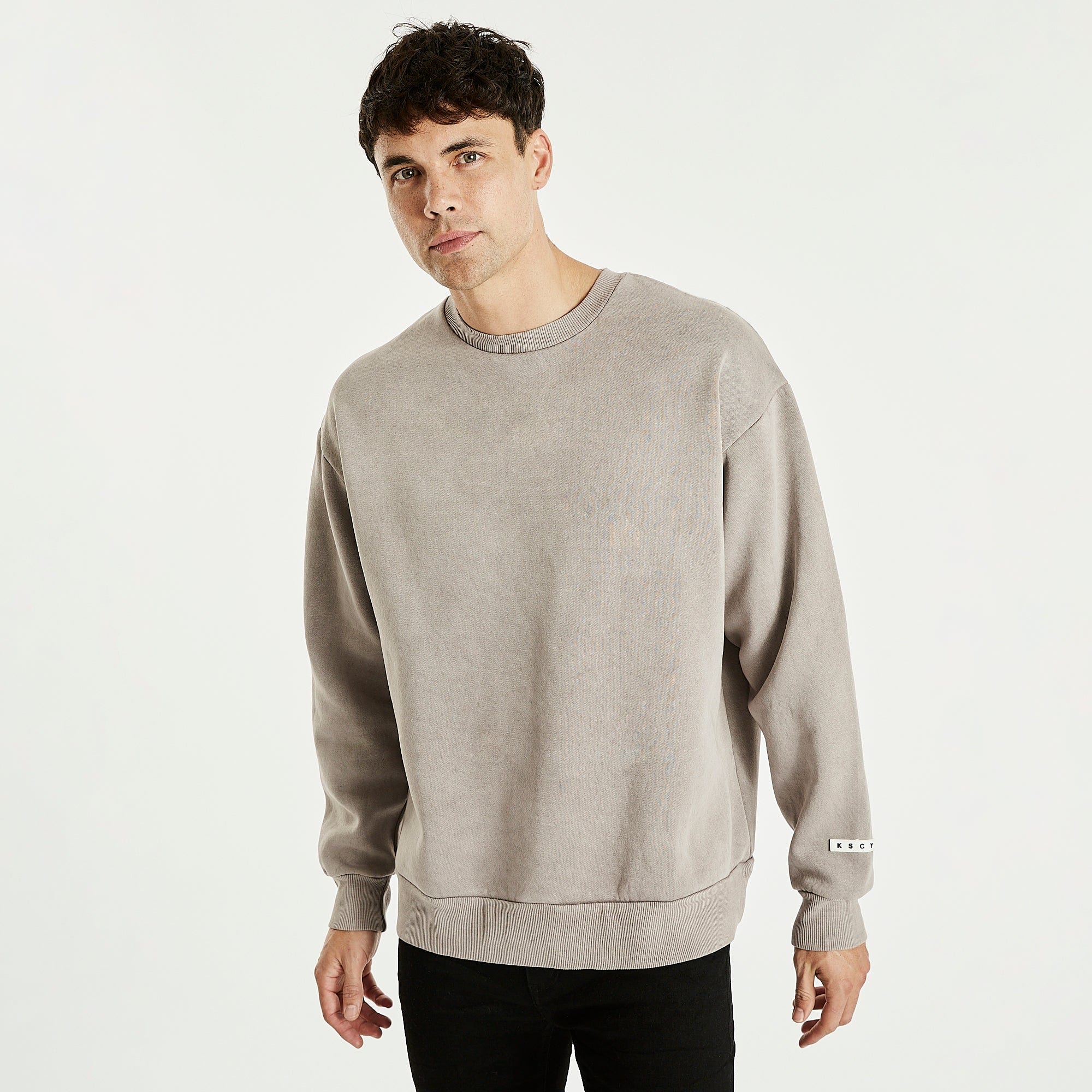 KISS CHACEY Mens Essentials Crew Neck Jumper - Pigment Gull - Image 6