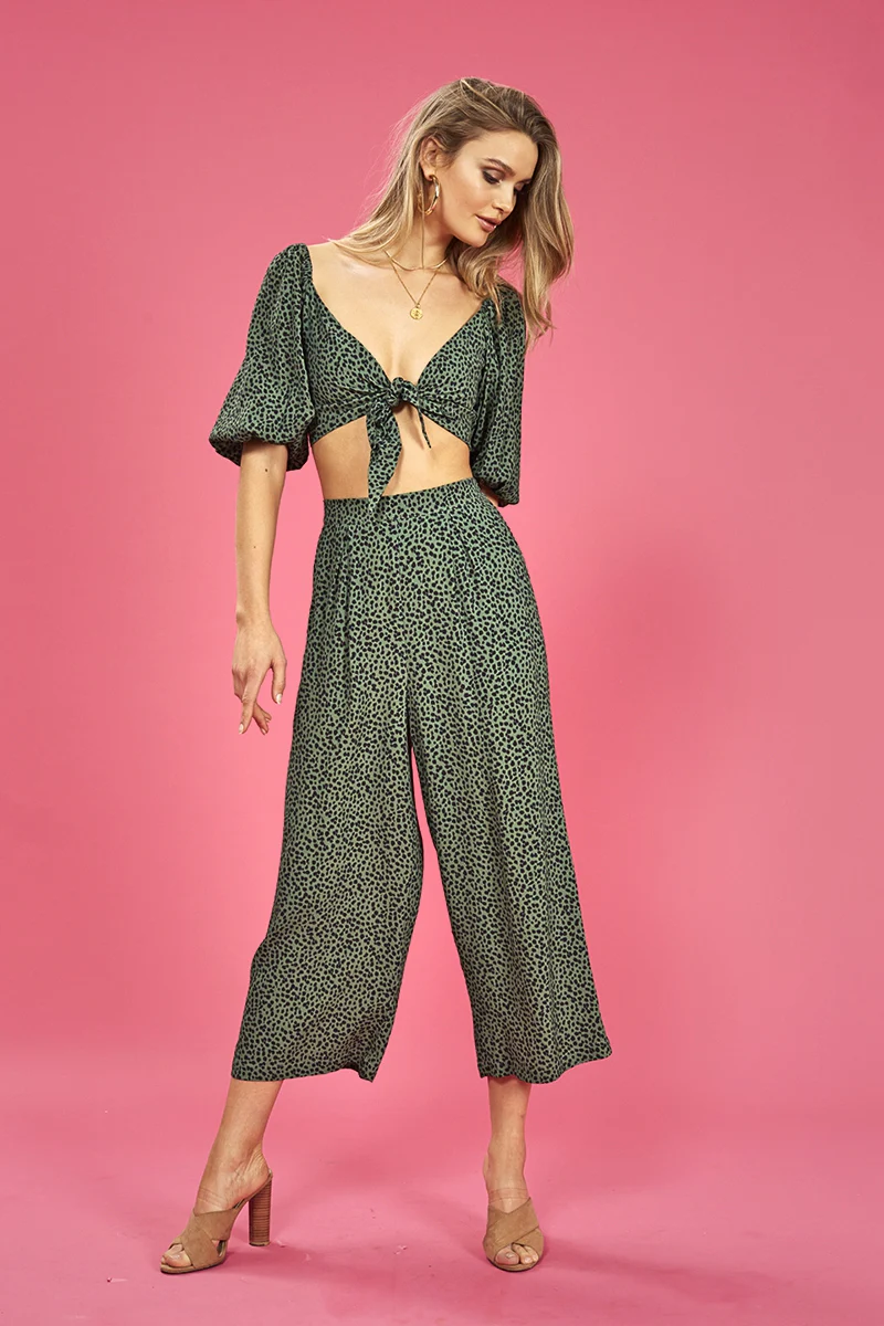 MinkPink NEHA PUFF SLEEVE CROP - Multi Leopard - Image 3
