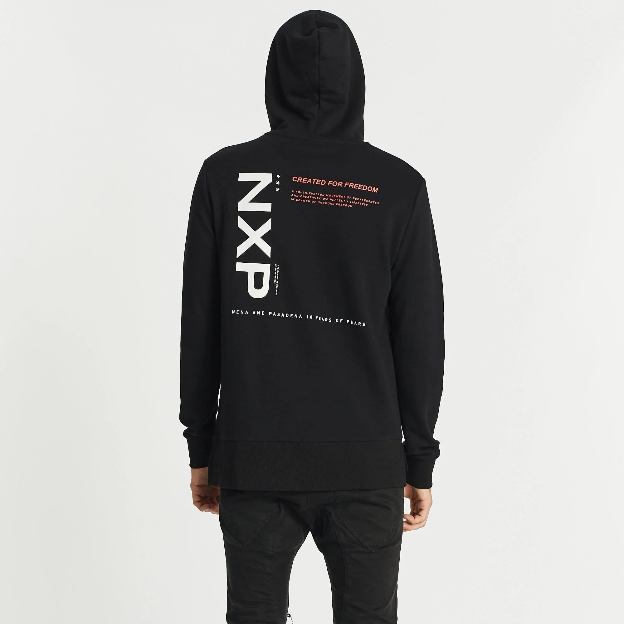 Nena & Pasadena MENS PROMINENT STEP HEM HOODED SWEATER - JET BLACK - Image 10