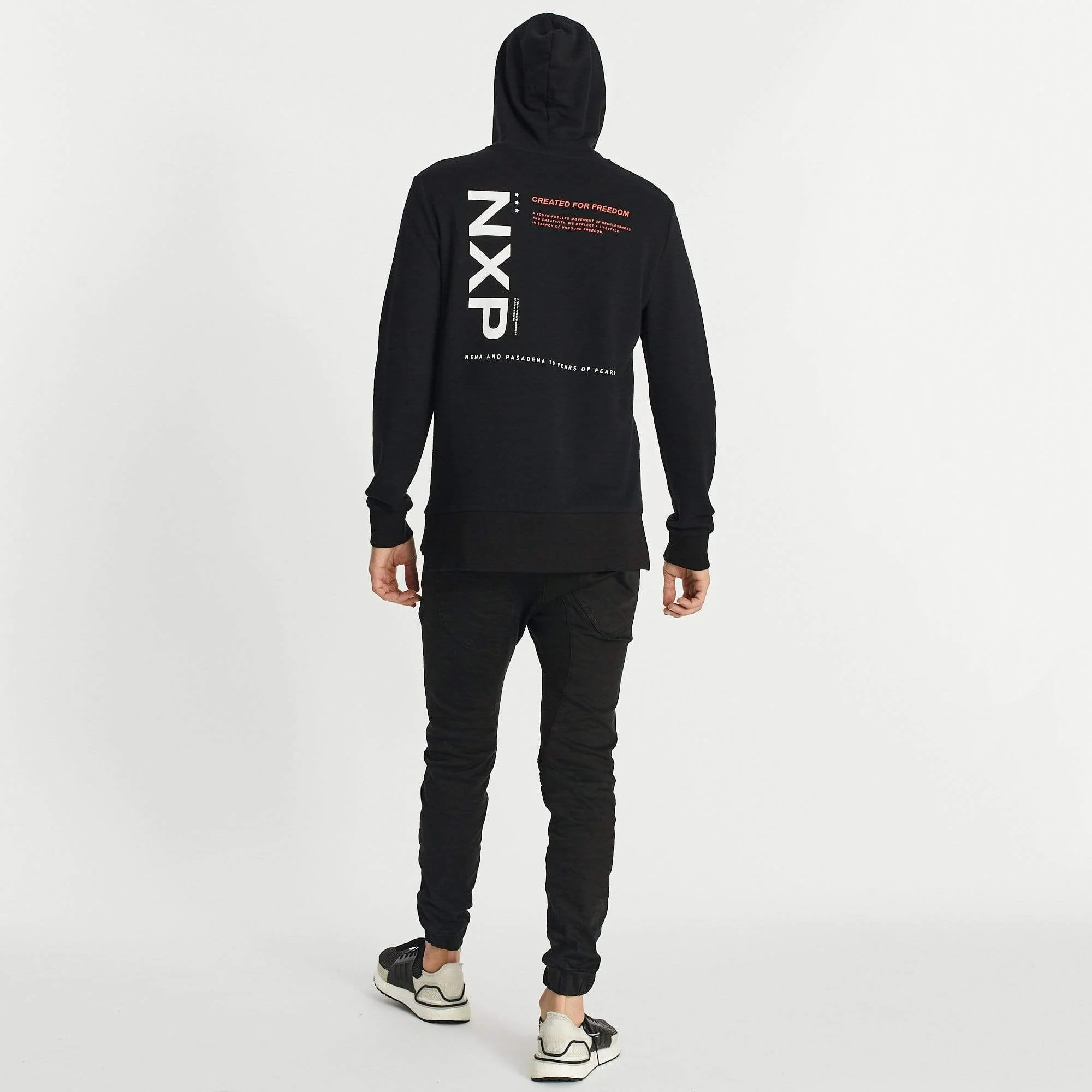 Nena & Pasadena MENS PROMINENT STEP HEM HOODED SWEATER - JET BLACK - Image 3
