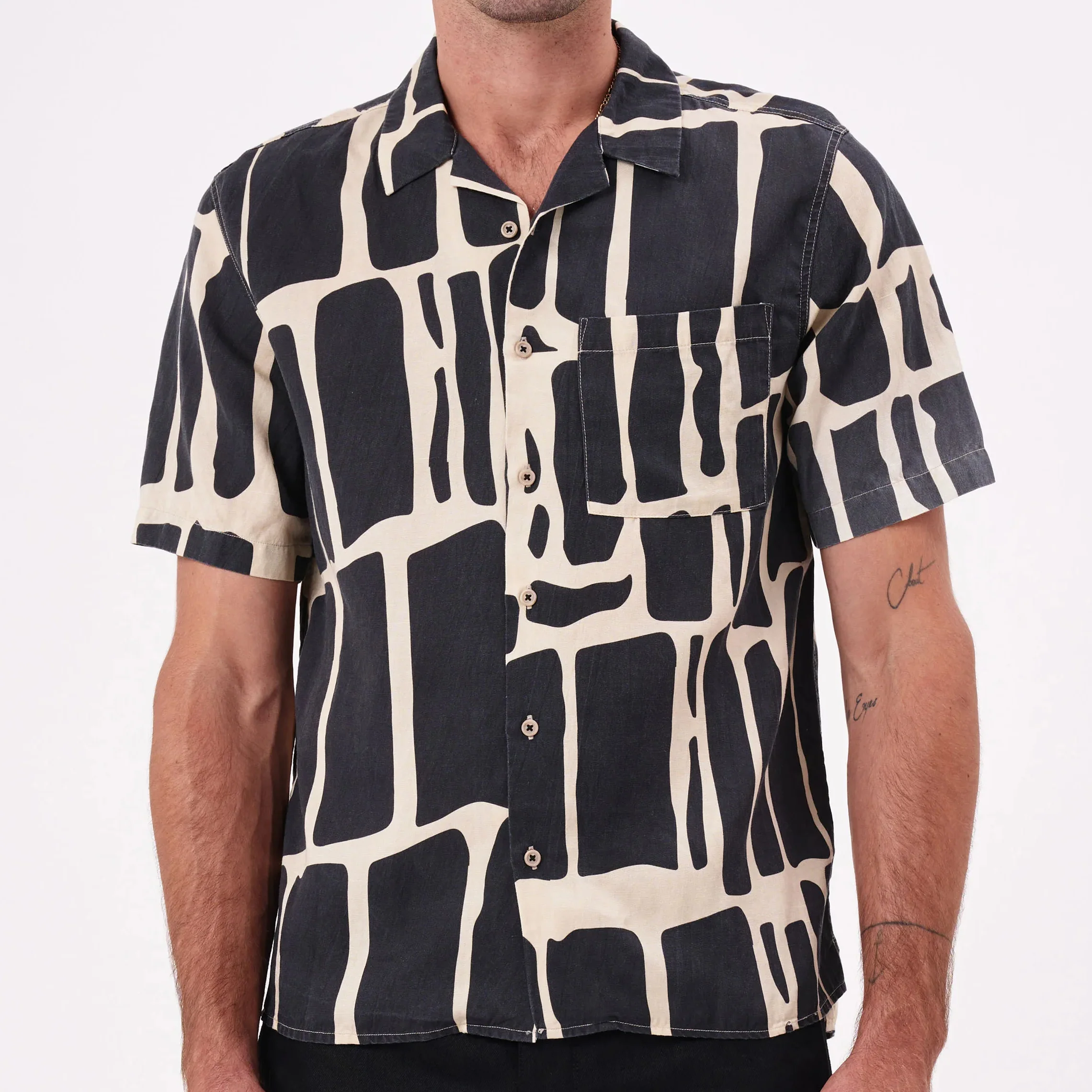 NEUW Mens Curtis Short Sleeve Linen Shirt Arizona - Black - Image 6