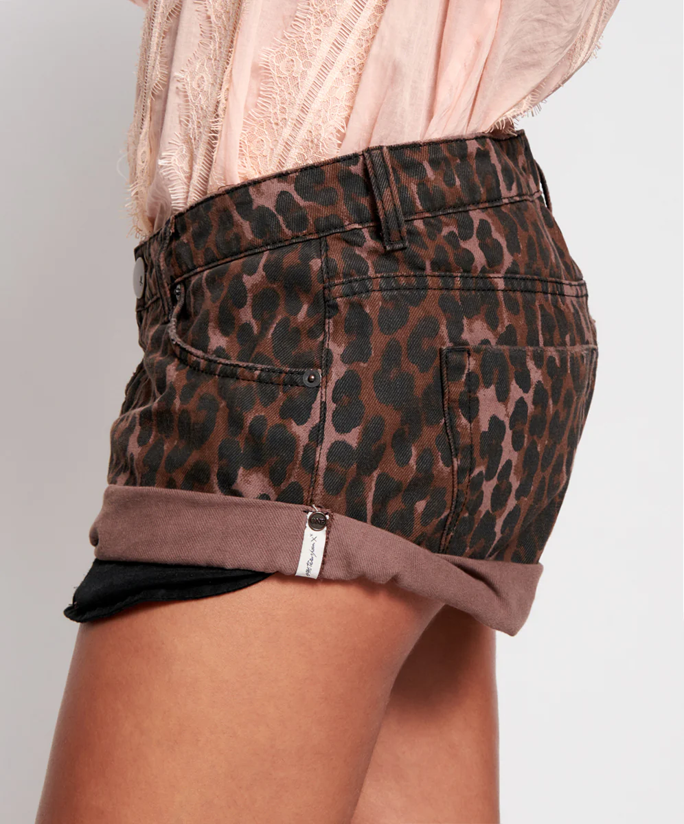 One Teaspoon WOMENS BRONZE LEOPARD BANDITS DENIM SHORTS - Image 4