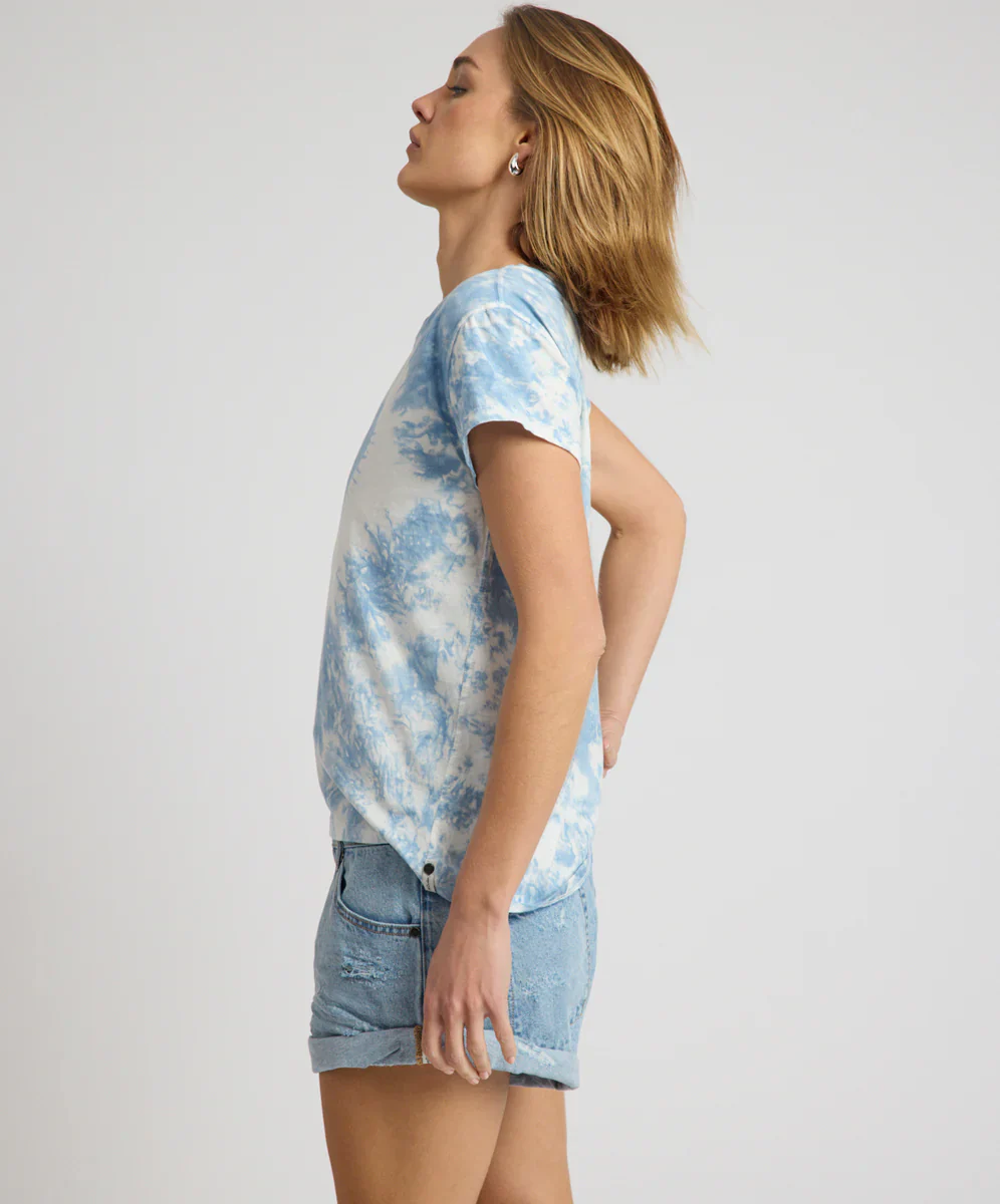 ONE TEASPOON Womens Heart Tie Dye Classic Tee in Faded Blue - Image 10