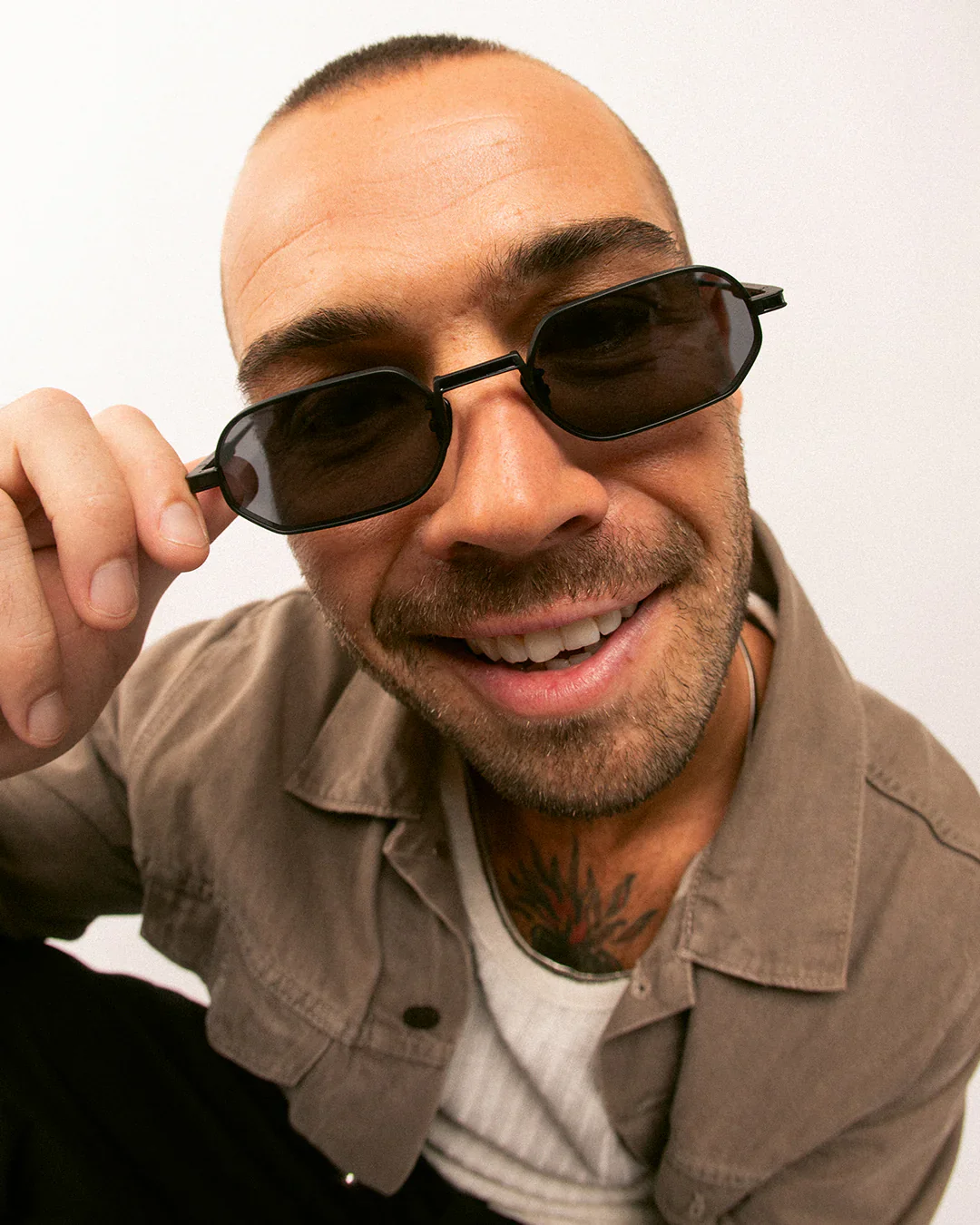 OSCAR & FRANK Mr Zuzu Sunglasses  Matte Black Titanium / Grey Lens - Image 8