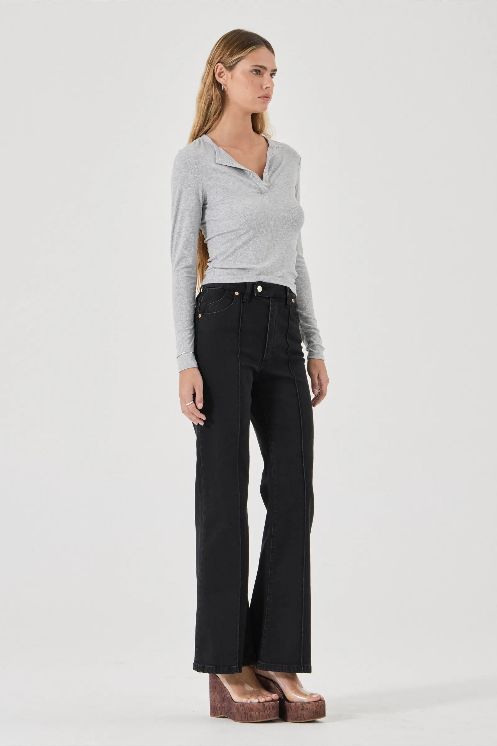 ROLLA'S Womens Eastcoast Flare Denim Jeans in Noir - Image 5