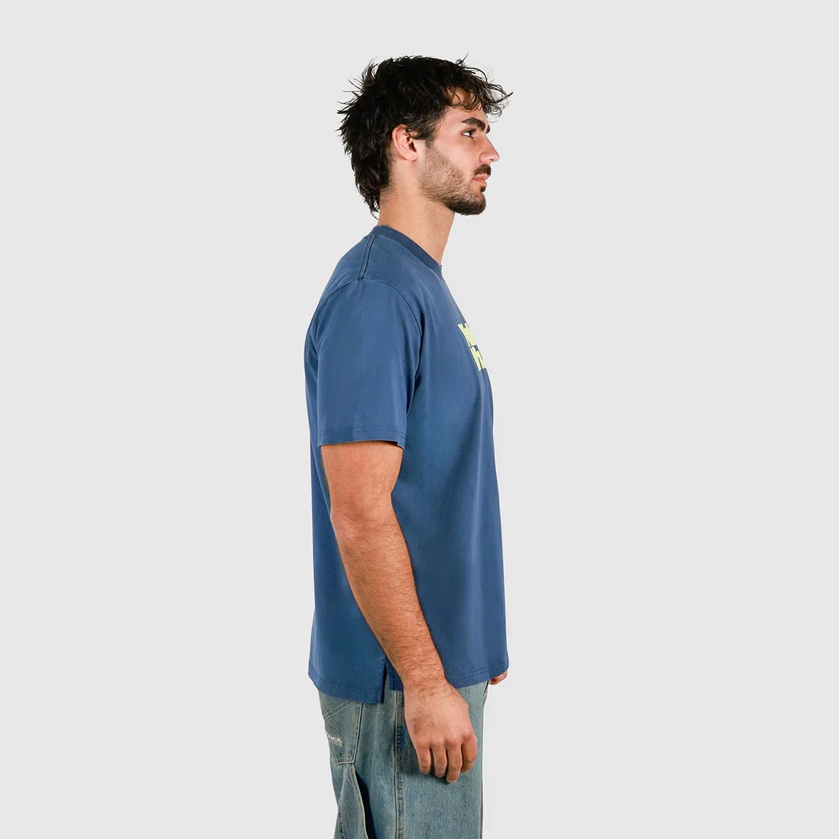 SKWOSH CLUB Mens Yeah Nah Slang Tee in Navy - Image 4