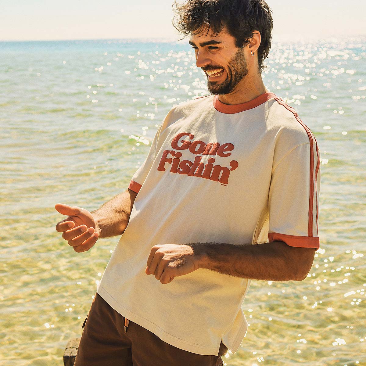 SKWOSH Mens Gone Fishin' Boxy Ringer Tee in Off White - Image 17