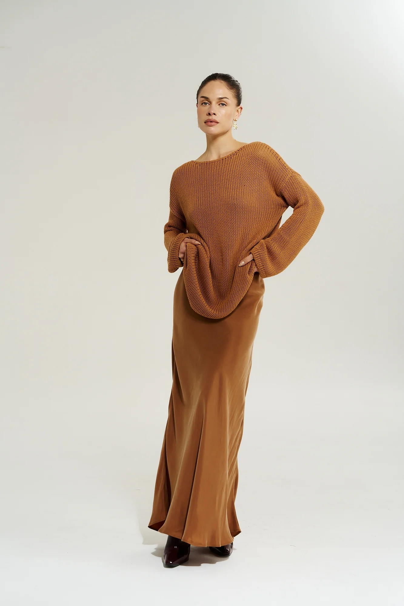 SUMMI SUMMI Womens Bell Long Sleeve Knit in Toffee - Image 15
