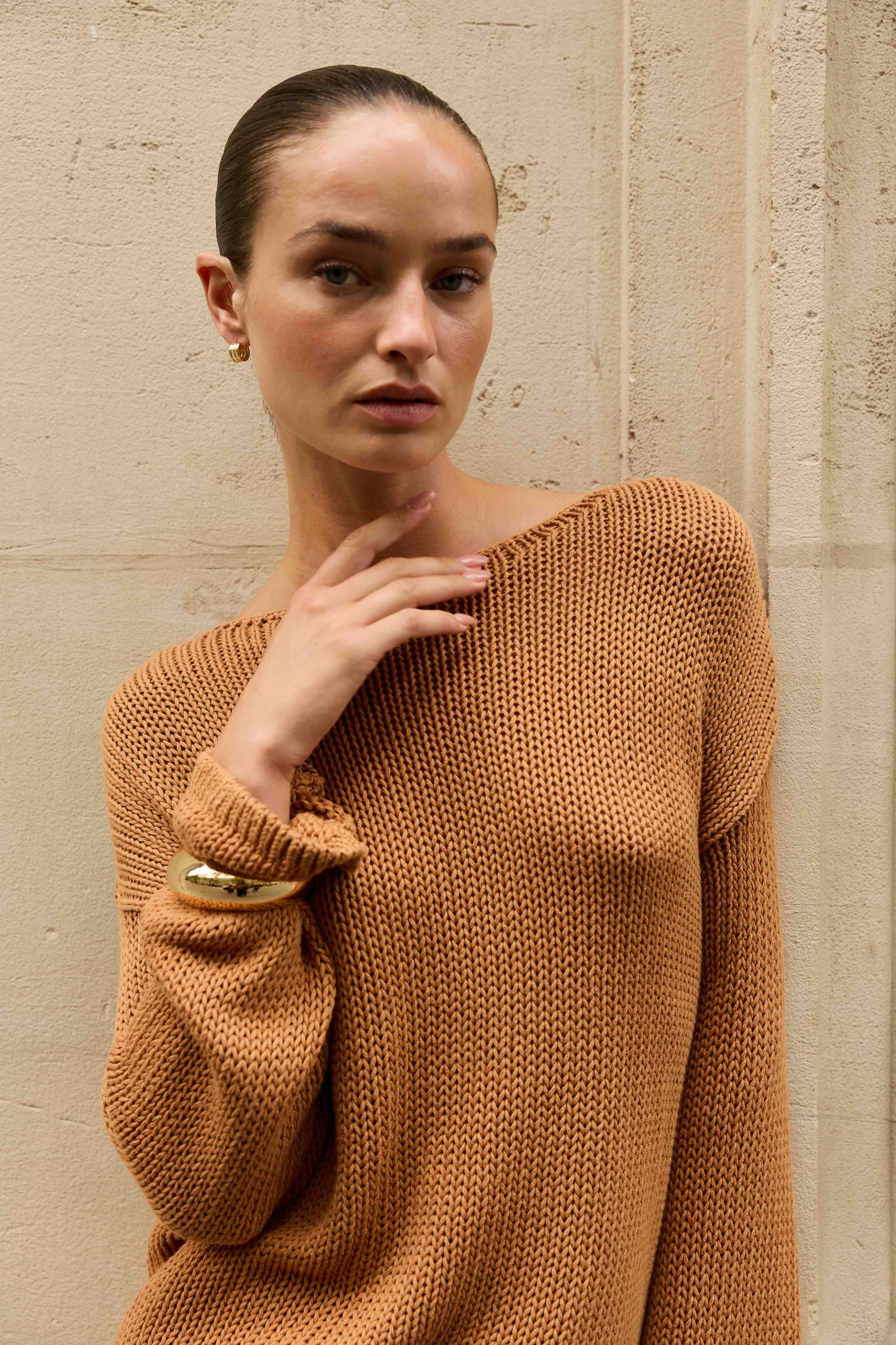 SUMMI SUMMI Womens Bell Long Sleeve Knit in Toffee - Image 3