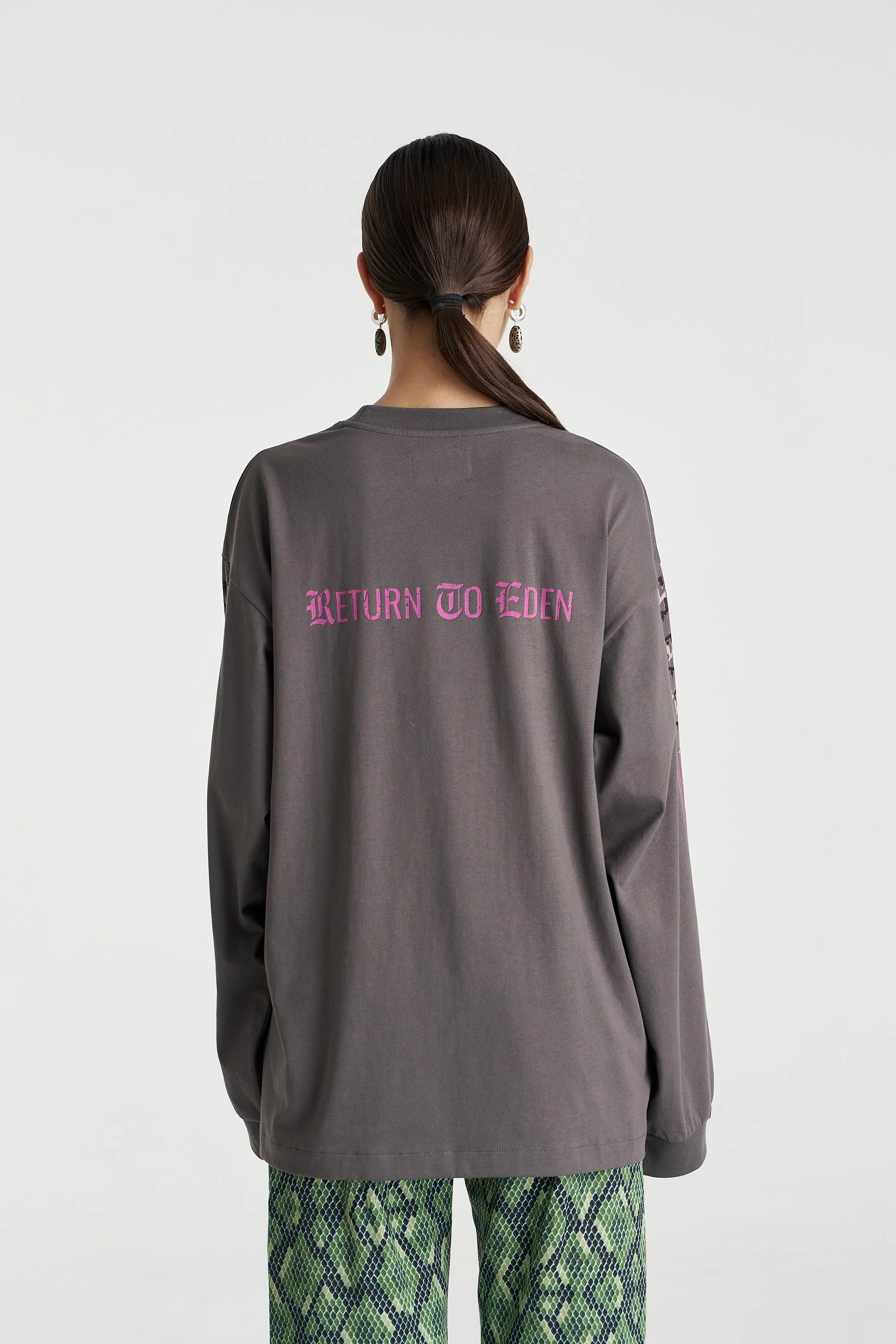 SUMMI SUMMI Womens Eden Long Sleeve Tee in Shadow - Image 8
