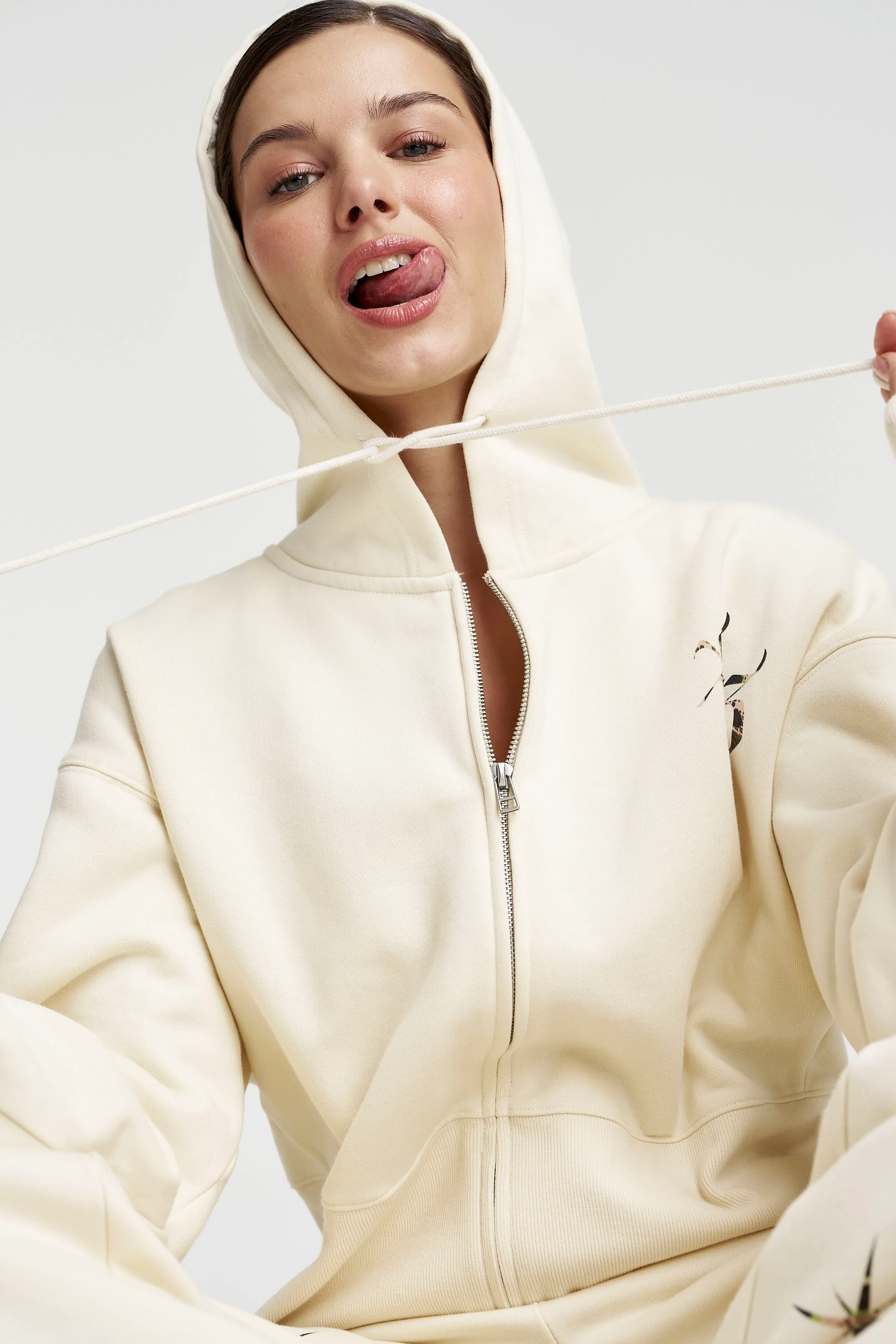 SUMMI SUMMI Womens Motif Hoodie in Vanilla - Image 10
