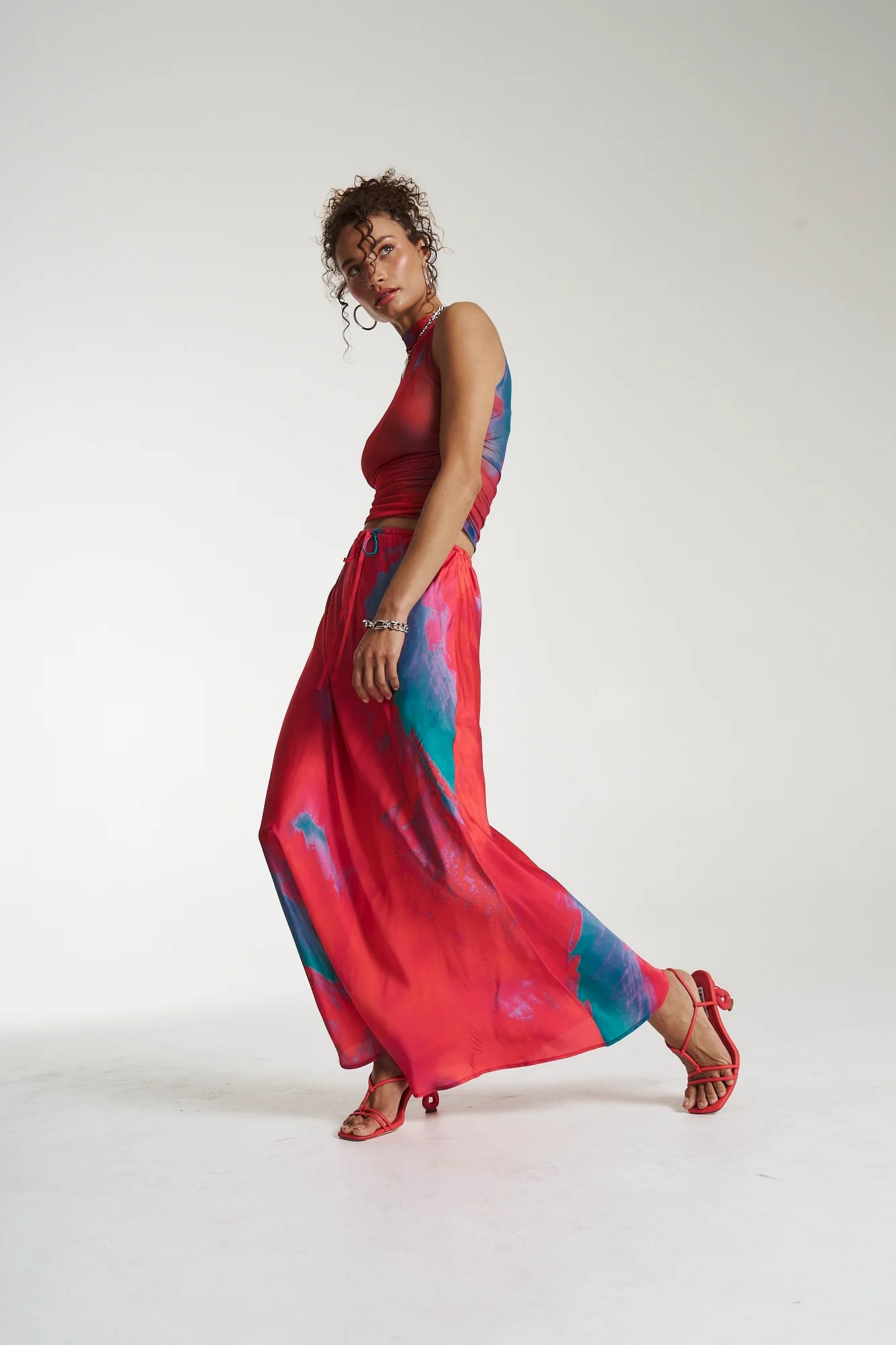SUMMI SUMMI Womens Sig Fitted Linen Shorts - Scarlet Summi - Image 2